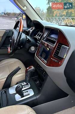 Внедорожник / Кроссовер Mitsubishi Pajero 2007 в 