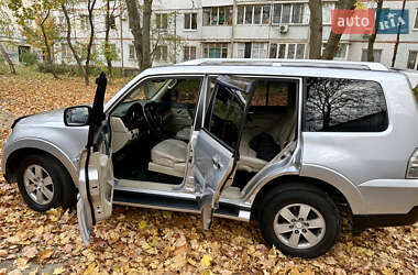 Внедорожник / Кроссовер Mitsubishi Pajero 2007 в 