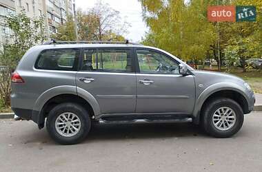 Внедорожник / Кроссовер Mitsubishi Pajero 2013 в Харькове