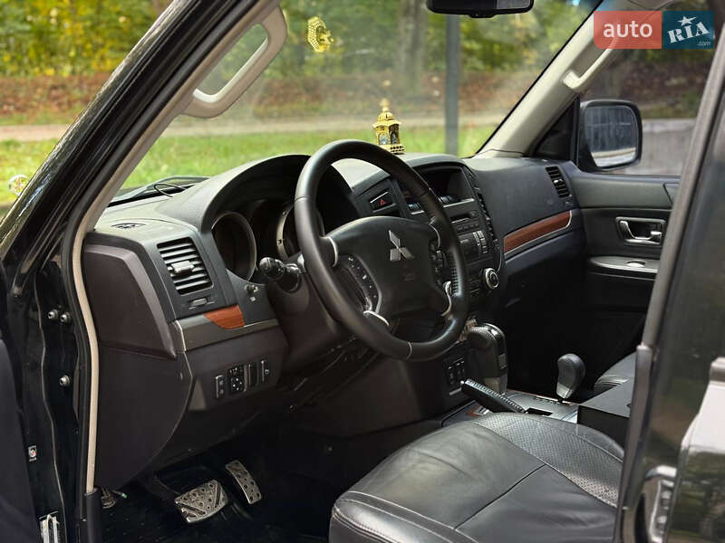 Внедорожник / Кроссовер Mitsubishi Pajero 2008 в Тернополе фото 36 Внедорожник / Кроссовер Mitsubishi Pajero 2008 в Тернополе