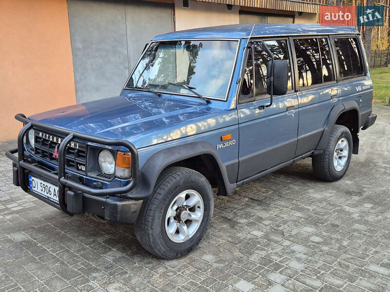 Mitsubishi Pajero 1990