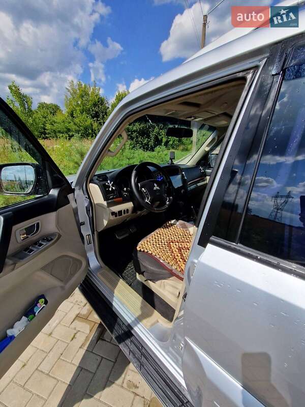 Внедорожник / Кроссовер Mitsubishi Pajero 2007 в Луцке фото 7 Внедорожник / Кроссовер Mitsubishi Pajero 2007 в Луцке