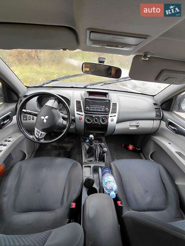 Позашляховик / Кросовер Mitsubishi Pajero 2013 в Харкові фото 2 Позашляховик / Кросовер Mitsubishi Pajero 2013 в Харкові