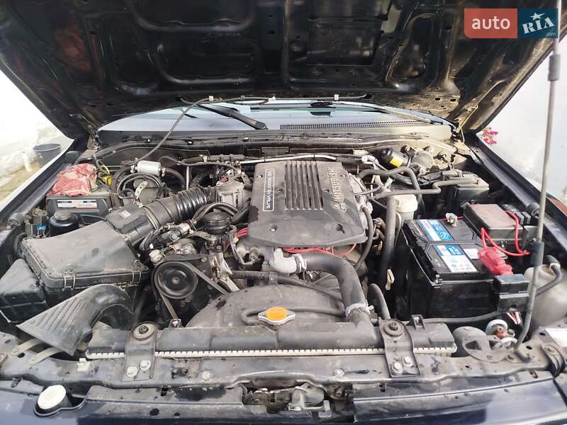 Внедорожник / Кроссовер Mitsubishi Pajero 2008 в Овруче