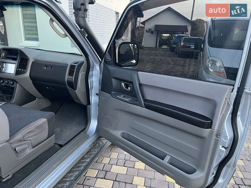 Позашляховик / Кросовер Mitsubishi Pajero 2006 в Дніпрі