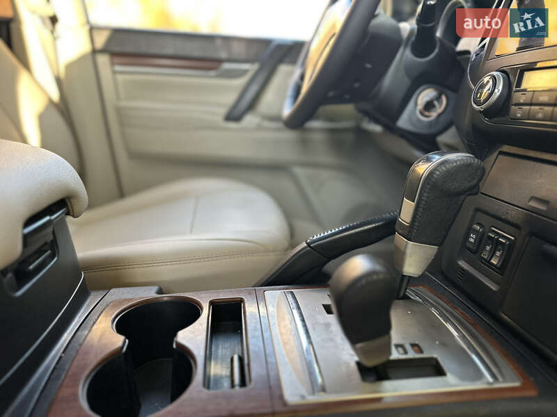 Внедорожник / Кроссовер Mitsubishi Pajero 2007 в Киеве