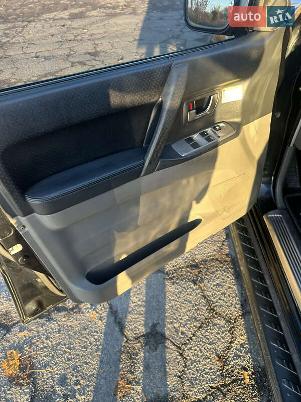 Внедорожник / Кроссовер Mitsubishi Pajero 2005 в Владимире