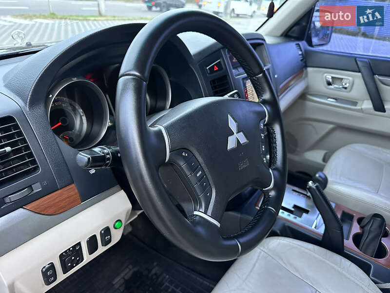 Внедорожник / Кроссовер Mitsubishi Pajero 2007 в Полтаве