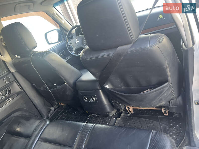 Внедорожник / Кроссовер Mitsubishi Pajero 2008 в Киеве фото 9 Внедорожник / Кроссовер Mitsubishi Pajero 2008 в Киеве