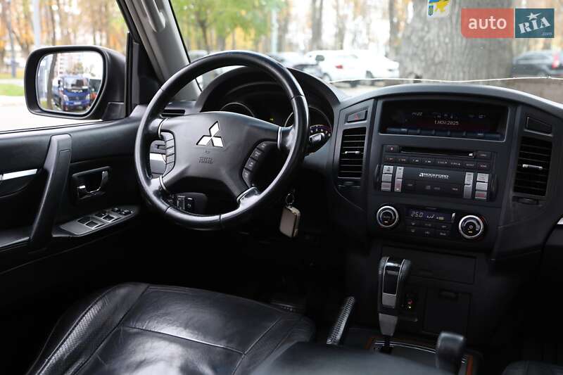 Позашляховик / Кросовер Mitsubishi Pajero 2008 в Харкові