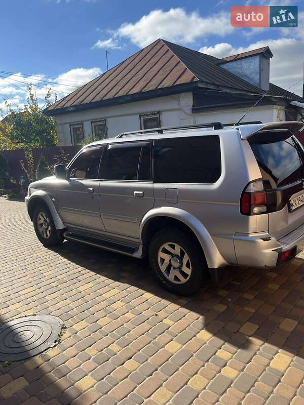 Внедорожник / Кроссовер Mitsubishi Pajero 2006 в Броварах