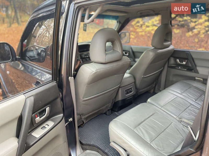 Внедорожник / Кроссовер Mitsubishi Pajero 2006 в Львове