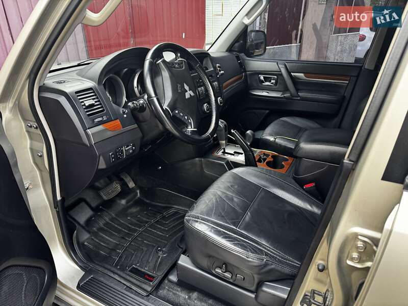 Внедорожник / Кроссовер Mitsubishi Pajero 2008 в Киеве