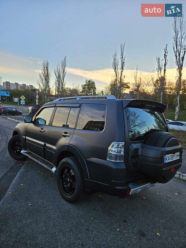 Внедорожник / Кроссовер Mitsubishi Pajero 2007 в Киеве