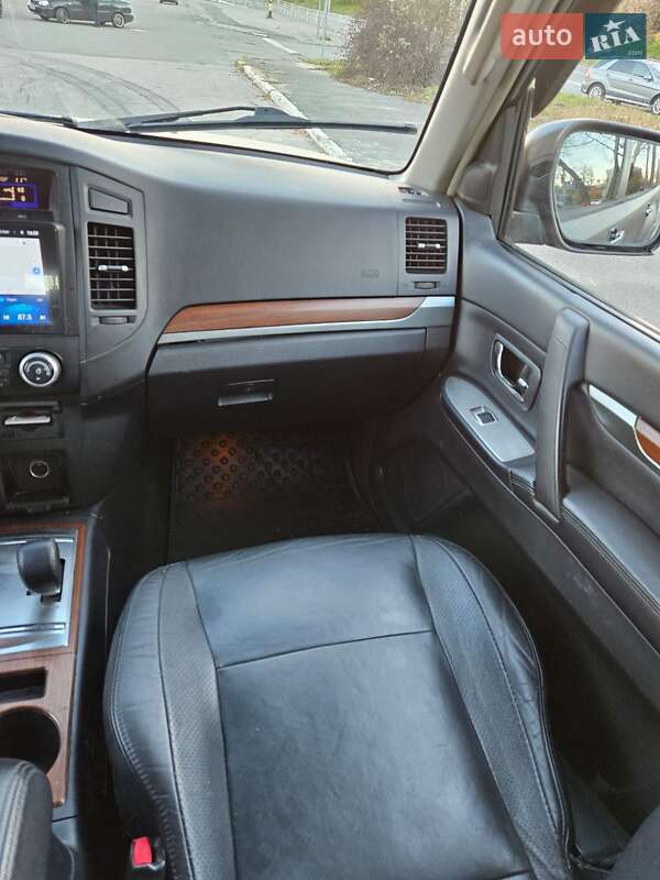 Внедорожник / Кроссовер Mitsubishi Pajero 2007 в Киеве