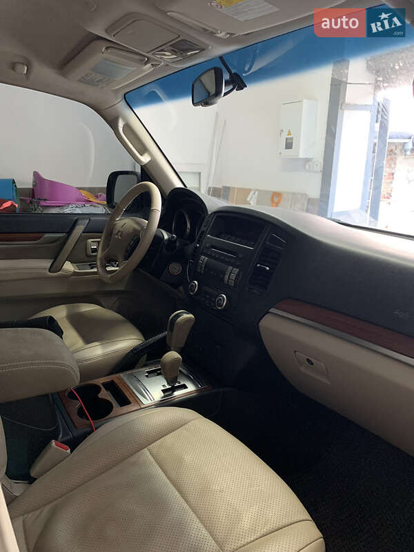 Внедорожник / Кроссовер Mitsubishi Pajero 2007 в Львове фото 5 Внедорожник / Кроссовер Mitsubishi Pajero 2007 в Львове
