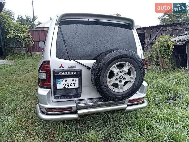 Внедорожник / Кроссовер Mitsubishi Pajero 2001 в Киеве