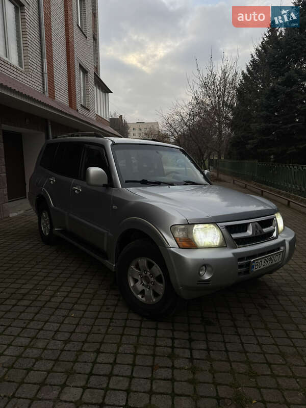 Mitsubishi Pajero 2003