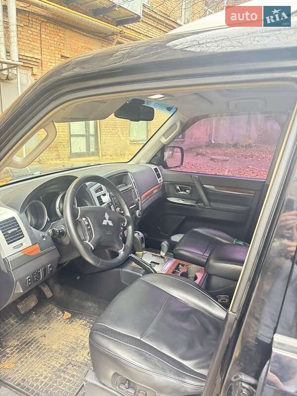 Внедорожник / Кроссовер Mitsubishi Pajero 2008 в Харькове