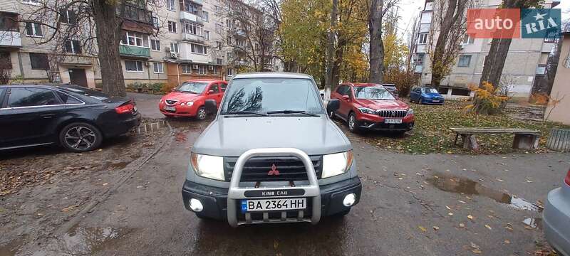 Позашляховик / Кросовер Mitsubishi Pajero 2002 в Києві