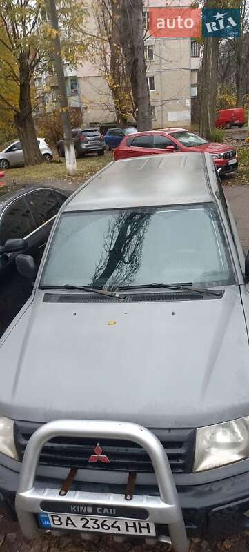 Позашляховик / Кросовер Mitsubishi Pajero 2002 в Києві
