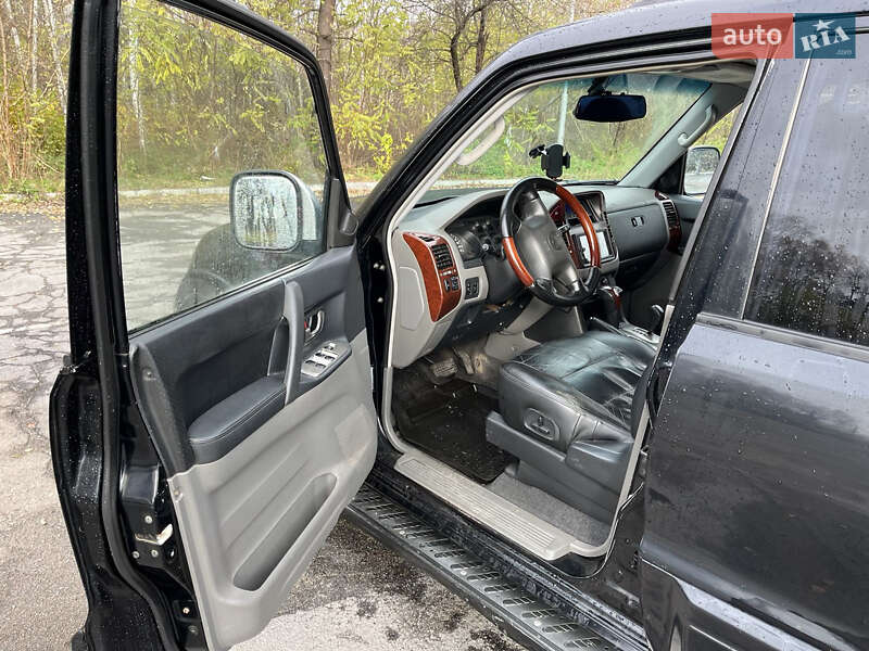 Позашляховик / Кросовер Mitsubishi Pajero 2006 в Рівному