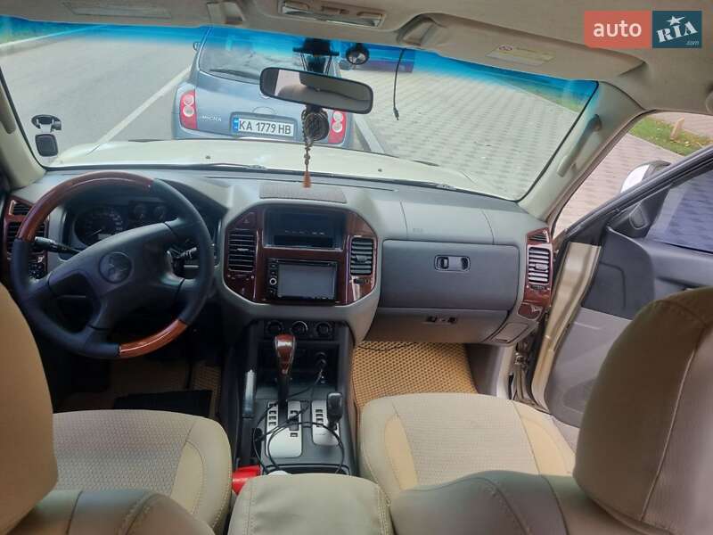 Внедорожник / Кроссовер Mitsubishi Pajero 2006 в Киеве