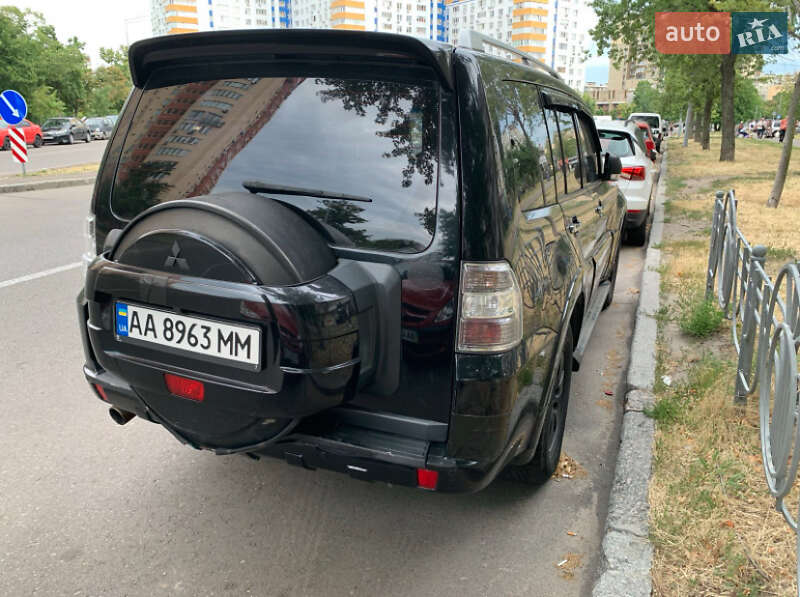 Внедорожник / Кроссовер Mitsubishi Pajero 2008 в Киеве