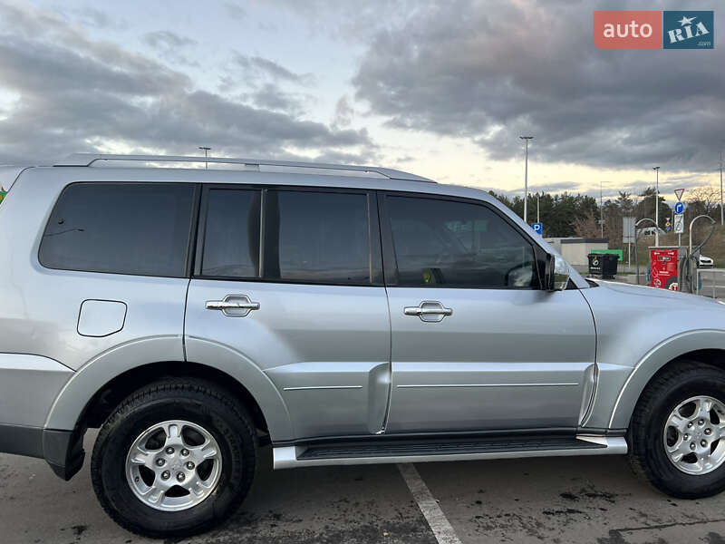 Позашляховик / Кросовер Mitsubishi Pajero 2007 в Києві