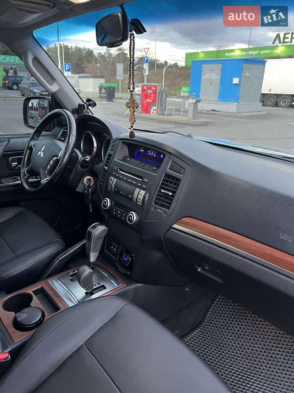 Позашляховик / Кросовер Mitsubishi Pajero 2007 в Києві