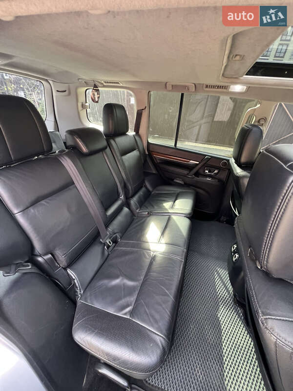 Позашляховик / Кросовер Mitsubishi Pajero 2007 в Києві