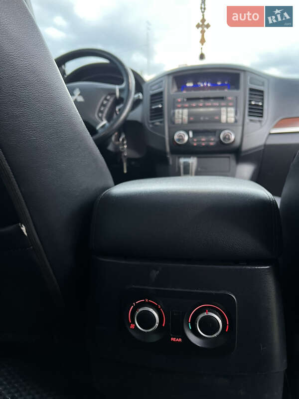 Позашляховик / Кросовер Mitsubishi Pajero 2007 в Києві