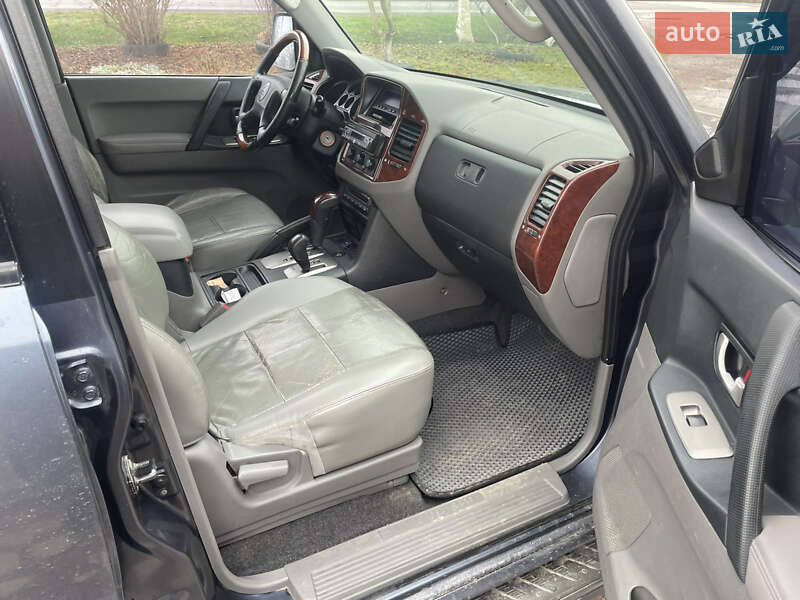 Позашляховик / Кросовер Mitsubishi Pajero 2006 в Львові