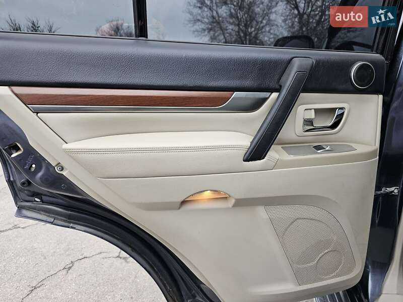 Позашляховик / Кросовер Mitsubishi Pajero 2007 в Харкові