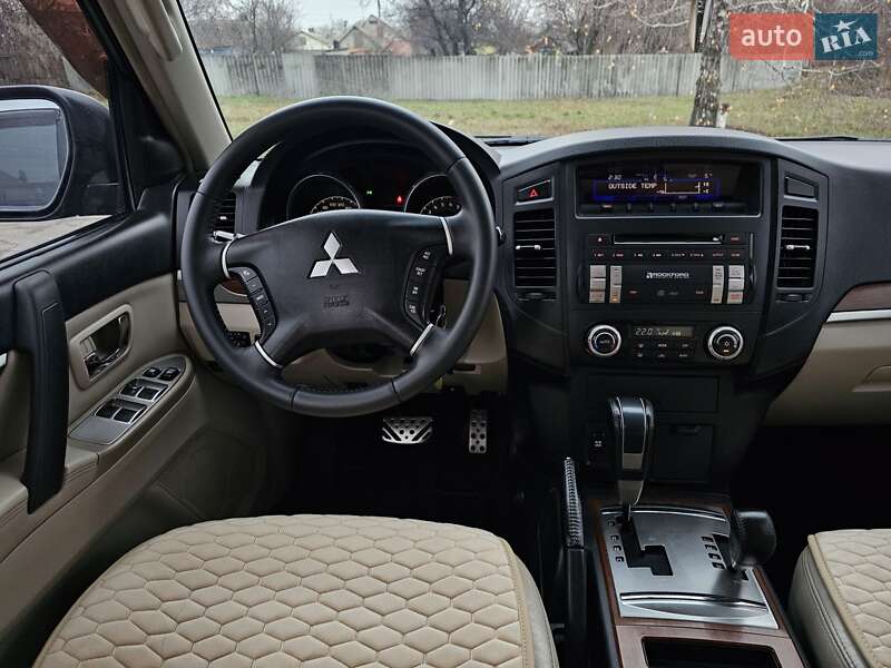 Позашляховик / Кросовер Mitsubishi Pajero 2007 в Харкові