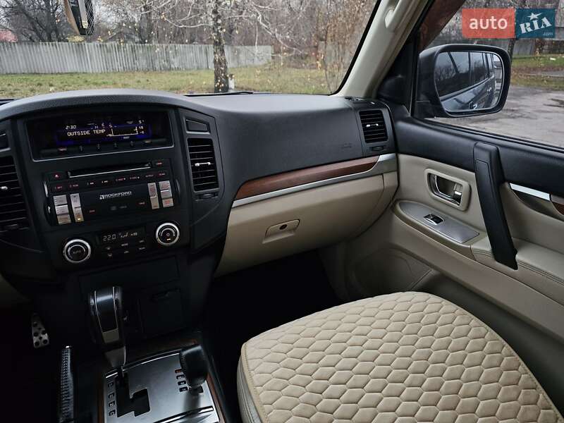 Позашляховик / Кросовер Mitsubishi Pajero 2007 в Харкові