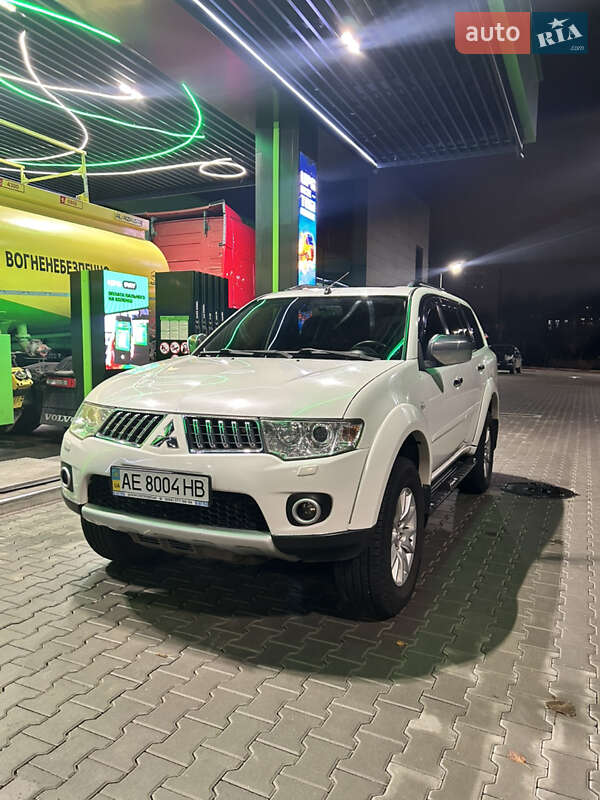 Позашляховик / Кросовер Mitsubishi Pajero 2013 в Дніпрі