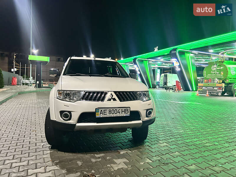 Позашляховик / Кросовер Mitsubishi Pajero 2013 в Дніпрі