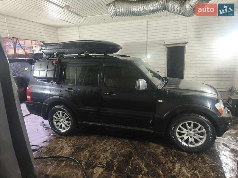 Позашляховик / Кросовер Mitsubishi Pajero 2005 в Києві