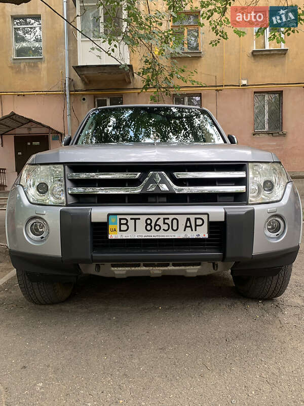 Внедорожник / Кроссовер Mitsubishi Pajero 2008 в Николаеве