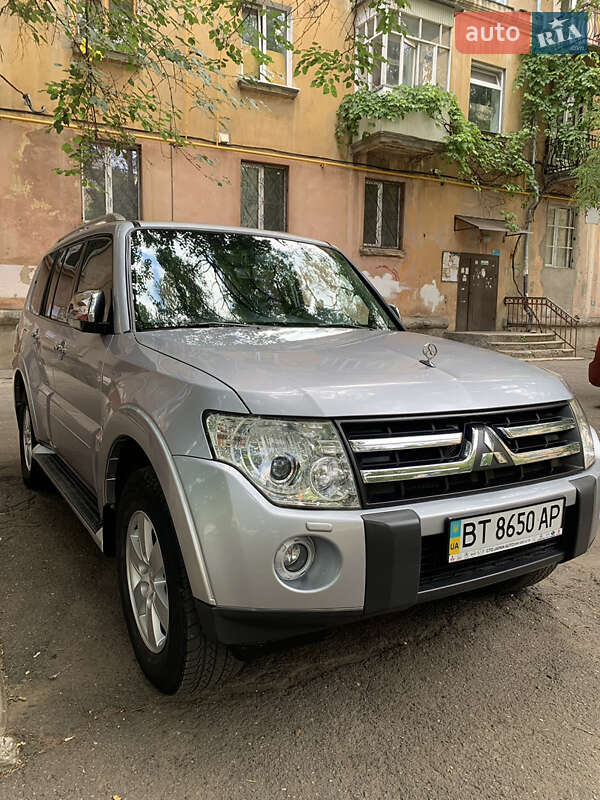 Внедорожник / Кроссовер Mitsubishi Pajero 2008 в Николаеве