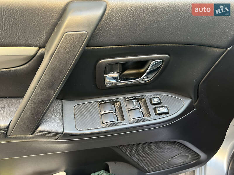 Внедорожник / Кроссовер Mitsubishi Pajero 2008 в Николаеве