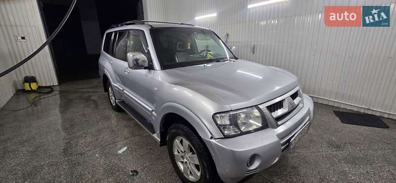 Внедорожник / Кроссовер Mitsubishi Pajero 2005 в Черновцах
