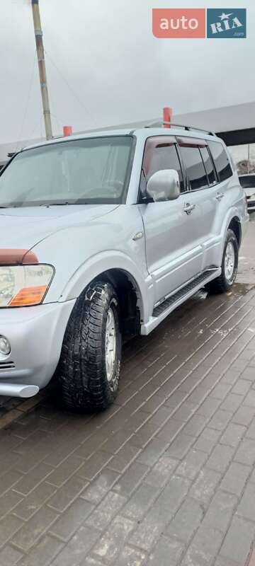 Внедорожник / Кроссовер Mitsubishi Pajero 2005 в Нововолынске