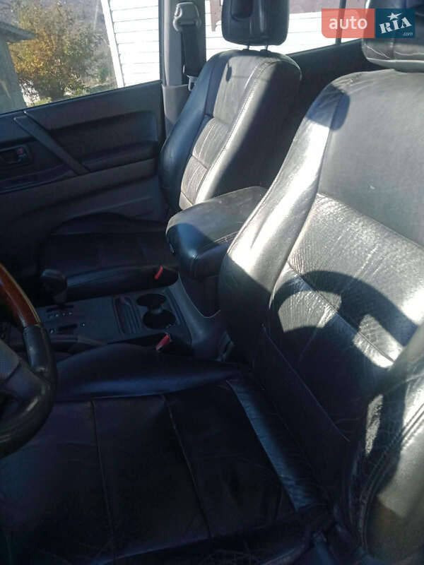 Внедорожник / Кроссовер Mitsubishi Pajero 2001 в Черновцах