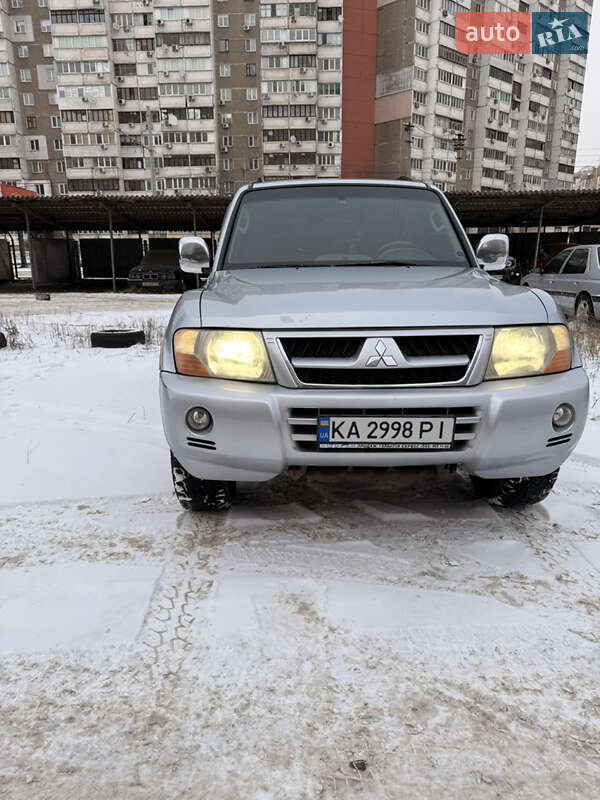 Внедорожник / Кроссовер Mitsubishi Pajero 2006 в Киеве