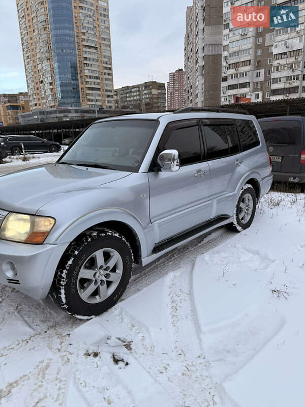 Внедорожник / Кроссовер Mitsubishi Pajero 2006 в Киеве