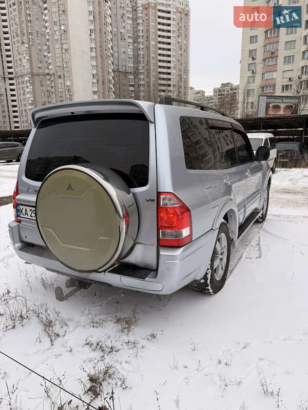 Внедорожник / Кроссовер Mitsubishi Pajero 2006 в Киеве