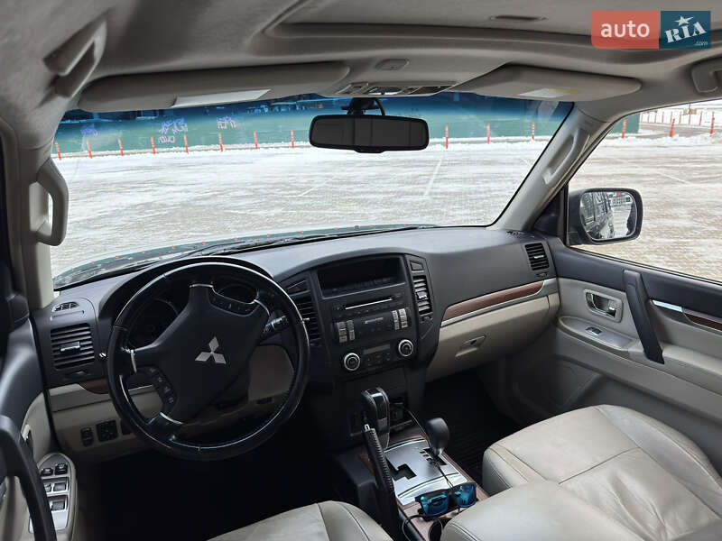 Позашляховик / Кросовер Mitsubishi Pajero 2008 в Києві