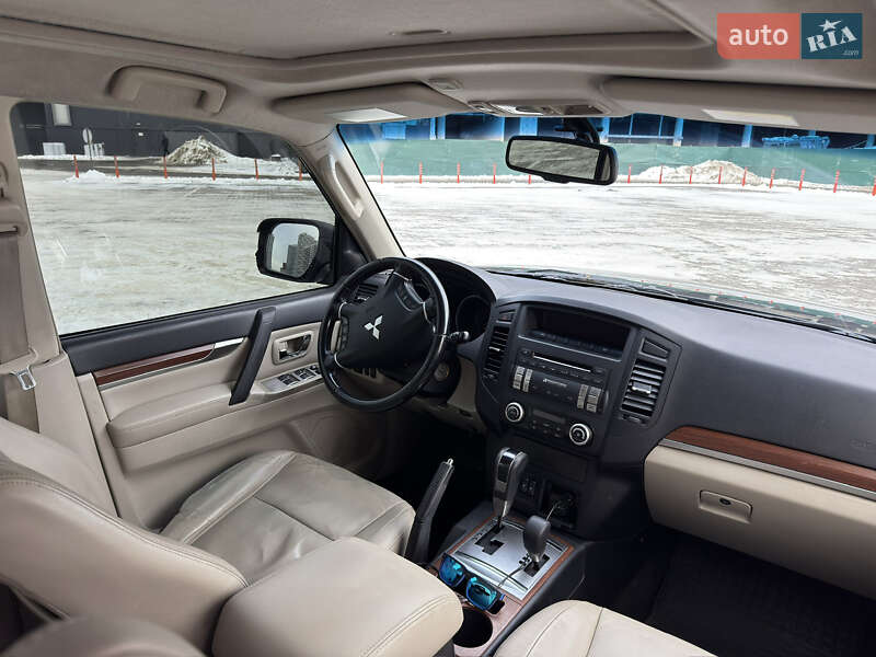 Позашляховик / Кросовер Mitsubishi Pajero 2008 в Києві